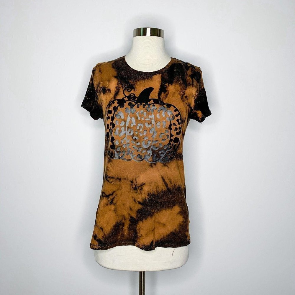 Upcycled T-Shirt Bleached Tie Dye‎ Leopard Pumpkin